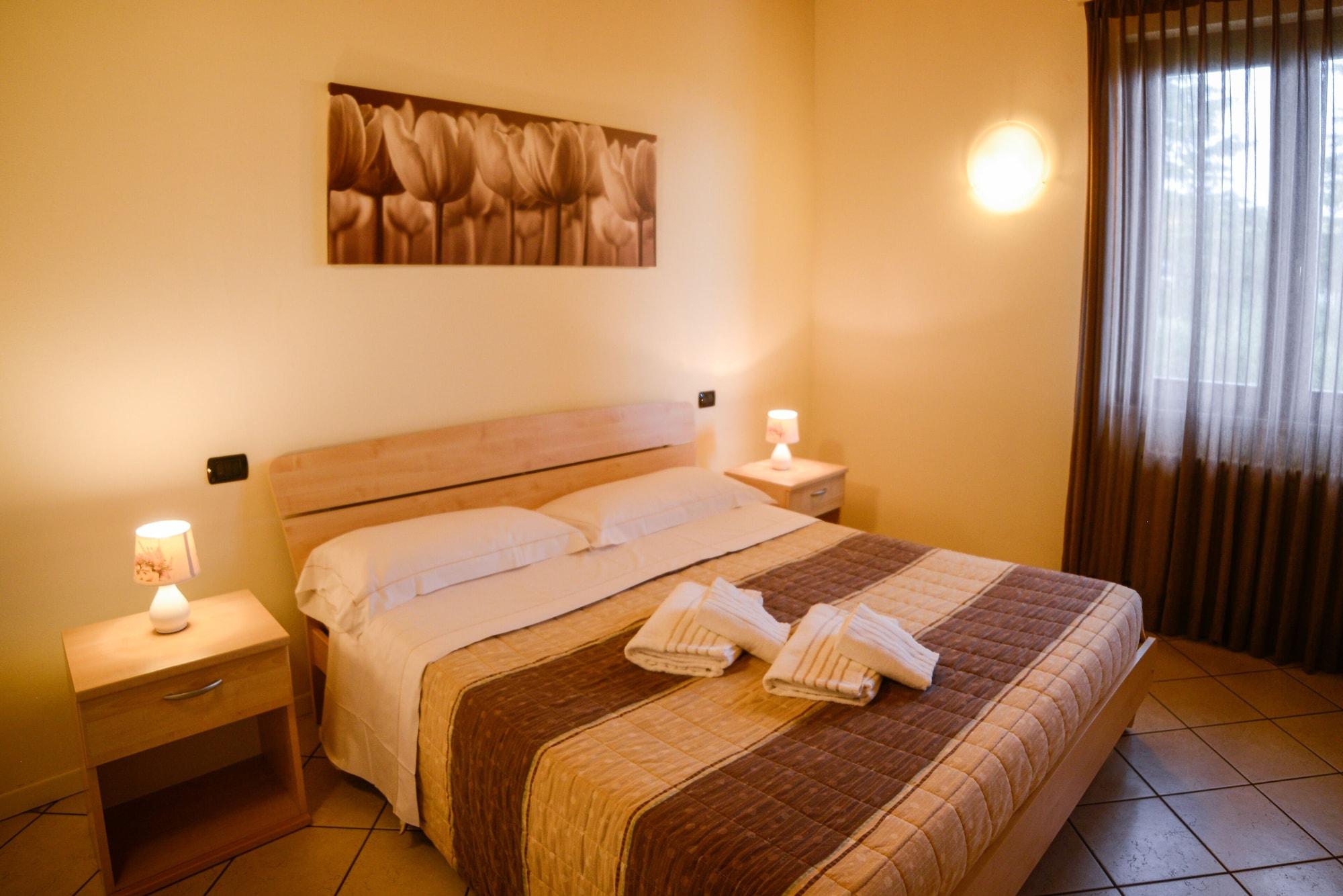 Ahg Donna Silvia Wellness Hotel Manerba del Garda Exterior photo