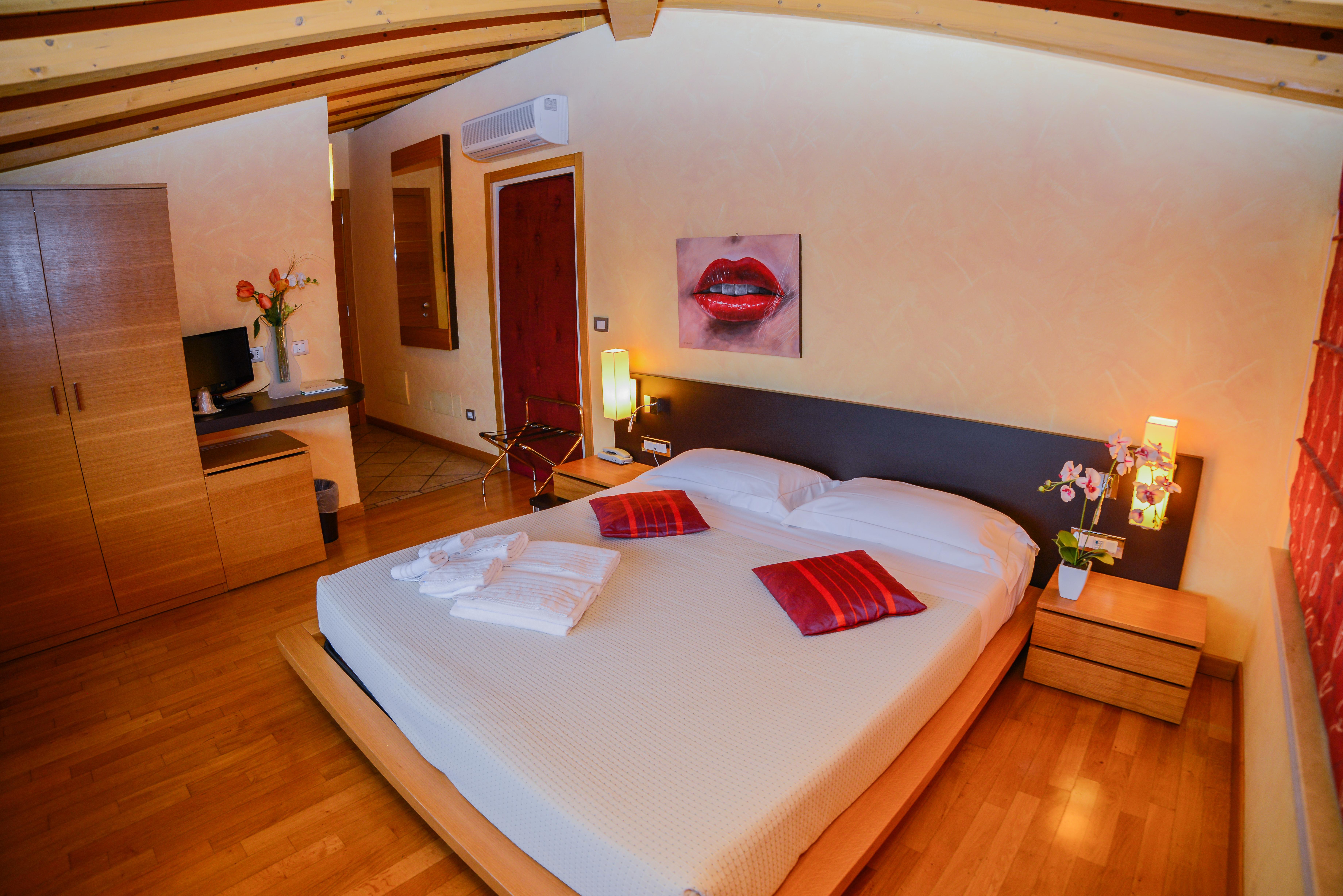 Ahg Donna Silvia Wellness Hotel Manerba del Garda Exterior photo