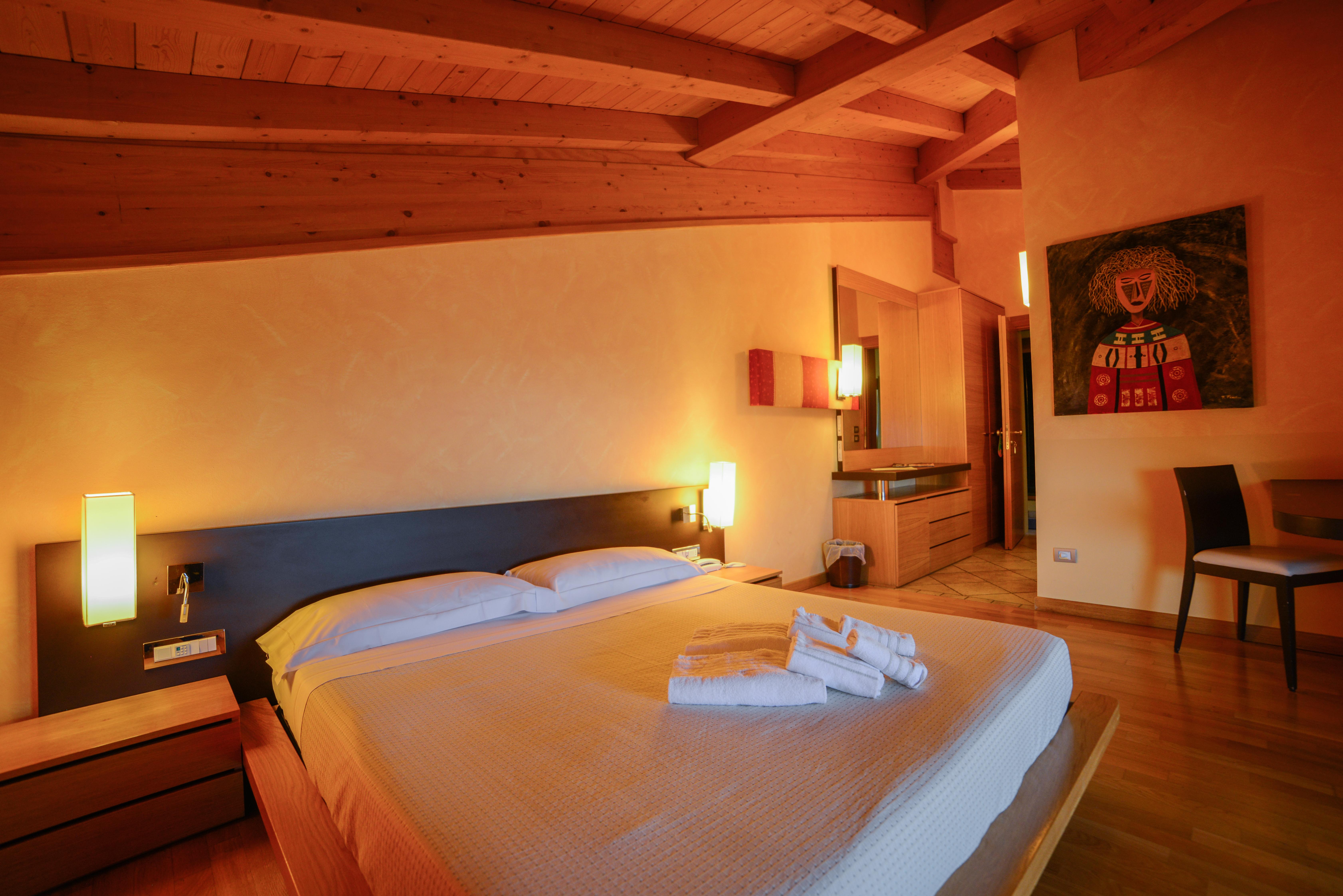 Ahg Donna Silvia Wellness Hotel Manerba del Garda Exterior photo