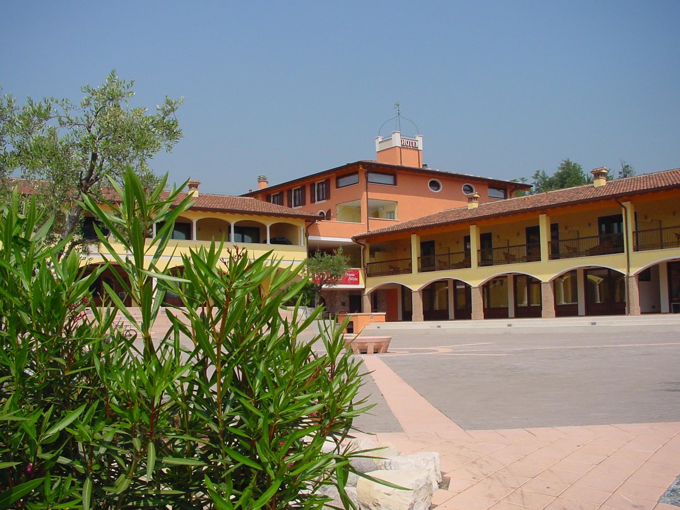 Ahg Donna Silvia Wellness Hotel Manerba del Garda Exterior photo