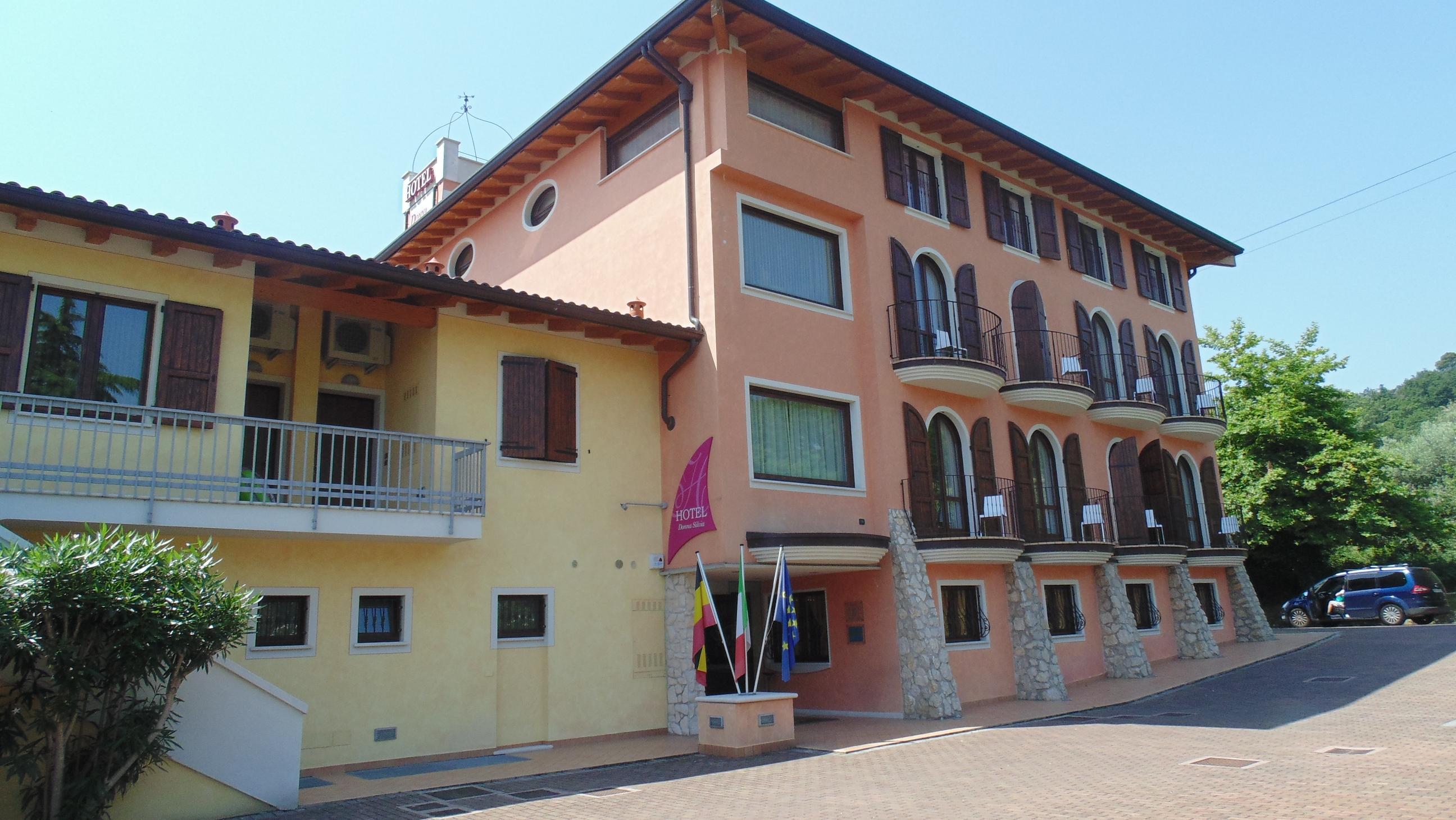 Ahg Donna Silvia Wellness Hotel Manerba del Garda Exterior photo