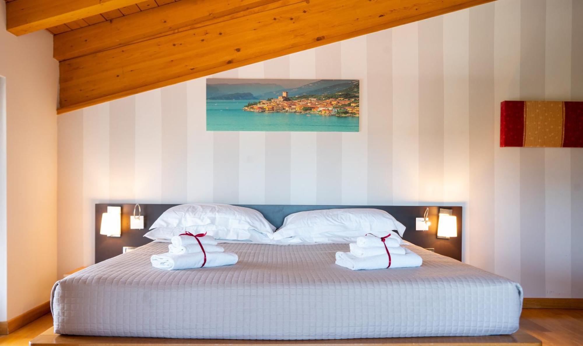 Ahg Donna Silvia Wellness Hotel Manerba del Garda Exterior photo