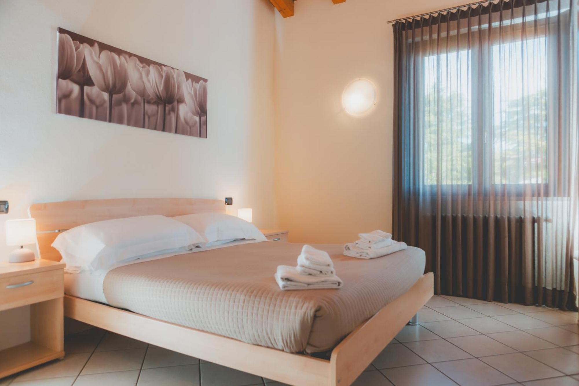 Ahg Donna Silvia Wellness Hotel Manerba del Garda Exterior photo