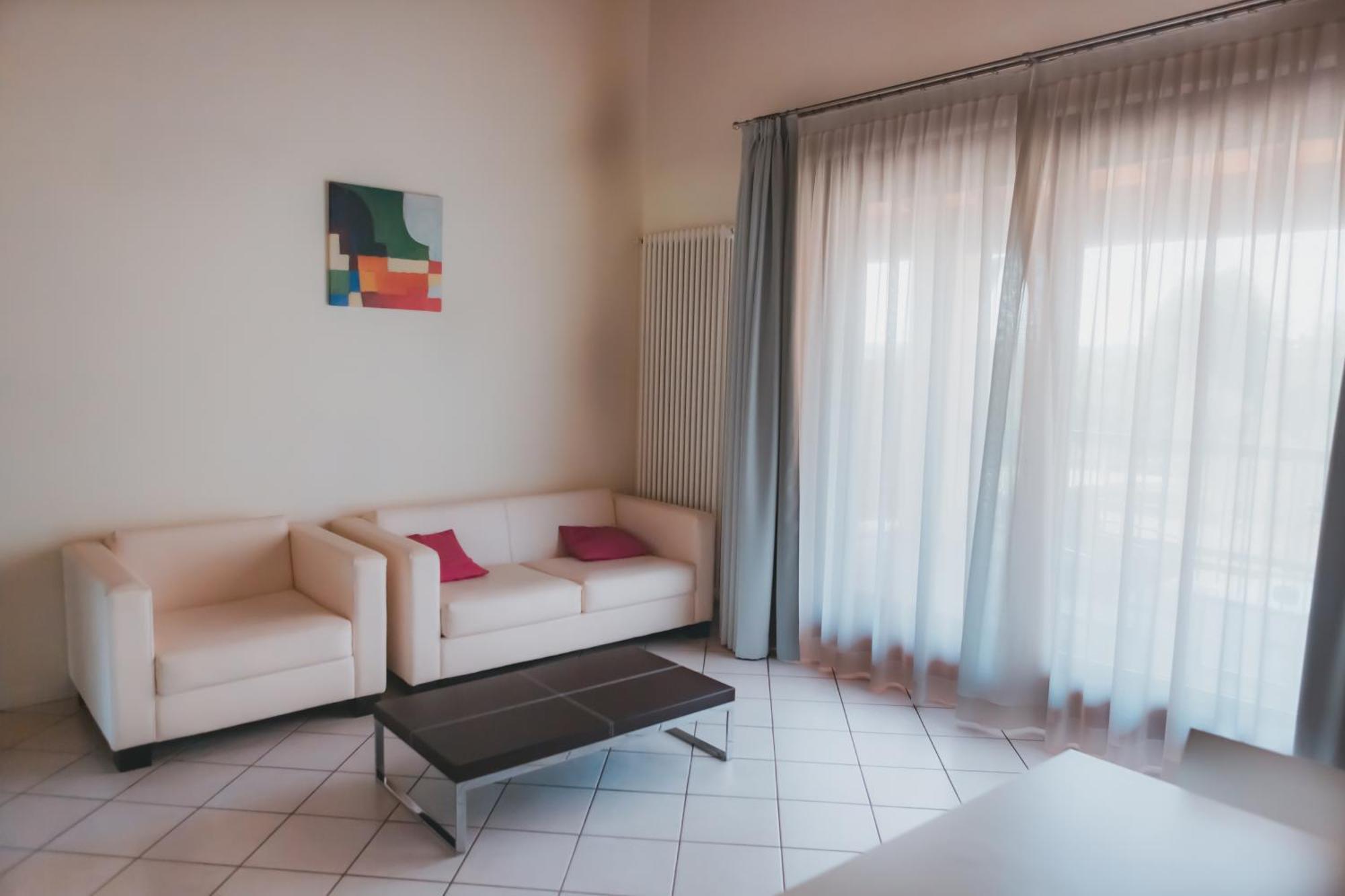 Ahg Donna Silvia Wellness Hotel Manerba del Garda Exterior photo